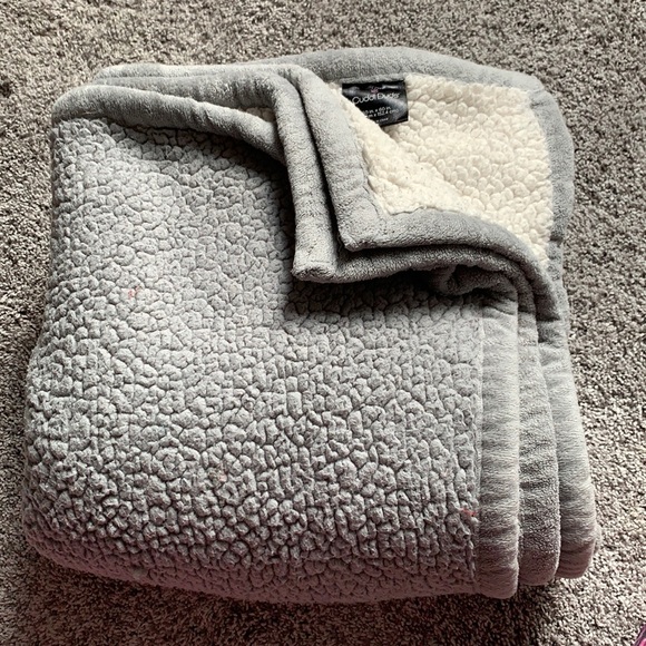 Cuddl Duds® Sherpa Throw | rededuct.com